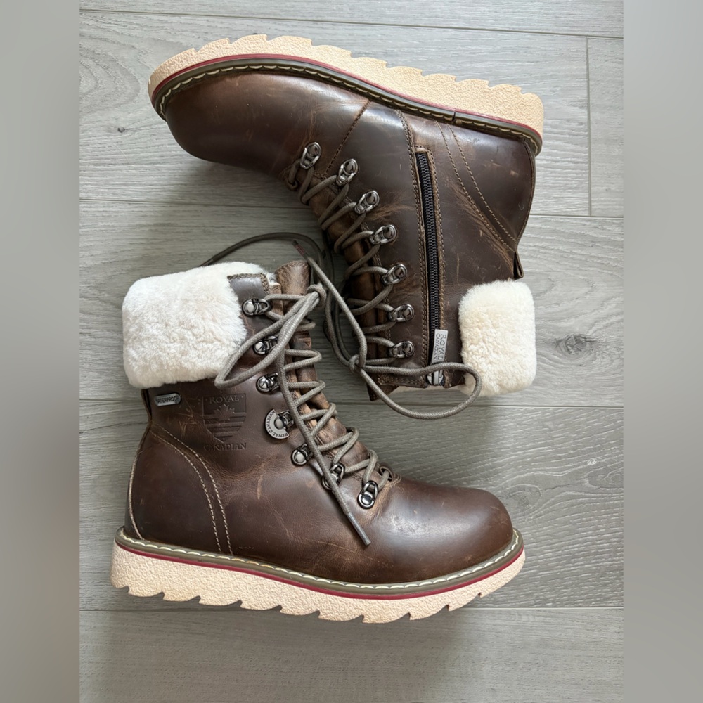 Royal Canadian Cambridge Leather Boot size 37.5